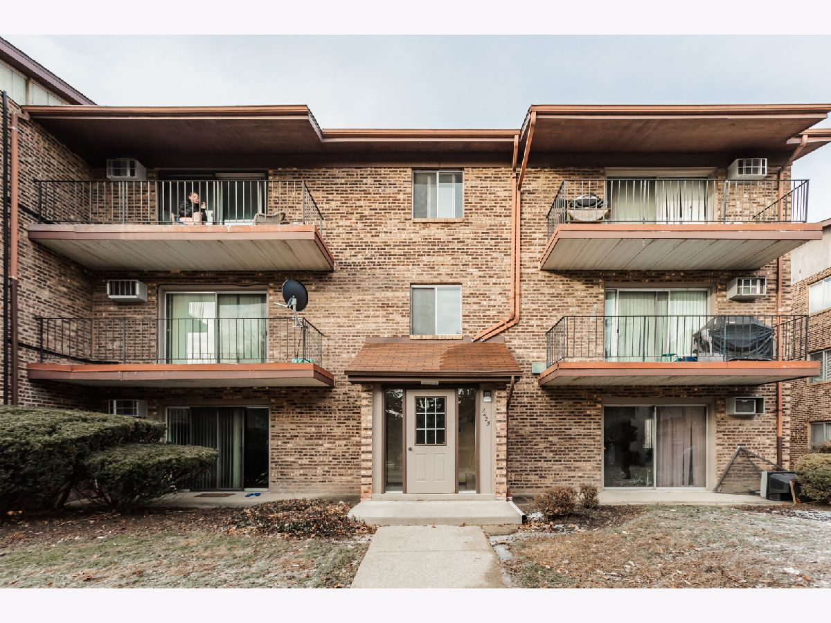  Rented Woodridge Illinois, 2425 Spring