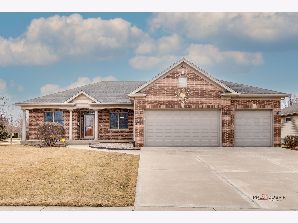 Homes & Condos & Townhomes Sold Hampshire Meadows Hampshire Illinois, 301 Red Hawk