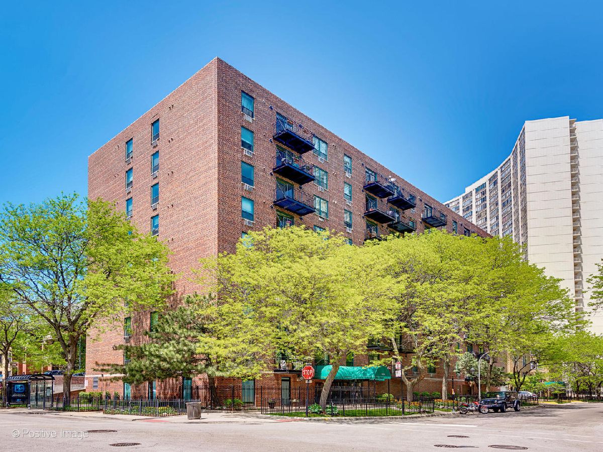 Condominiums Sold The Coronado Chicago Illinois, 3900 Pine Grove