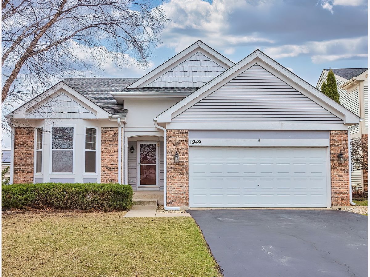 Homes & Townhomes Sold Valley Lakes Round Lake Illinois, 1949 Heron View