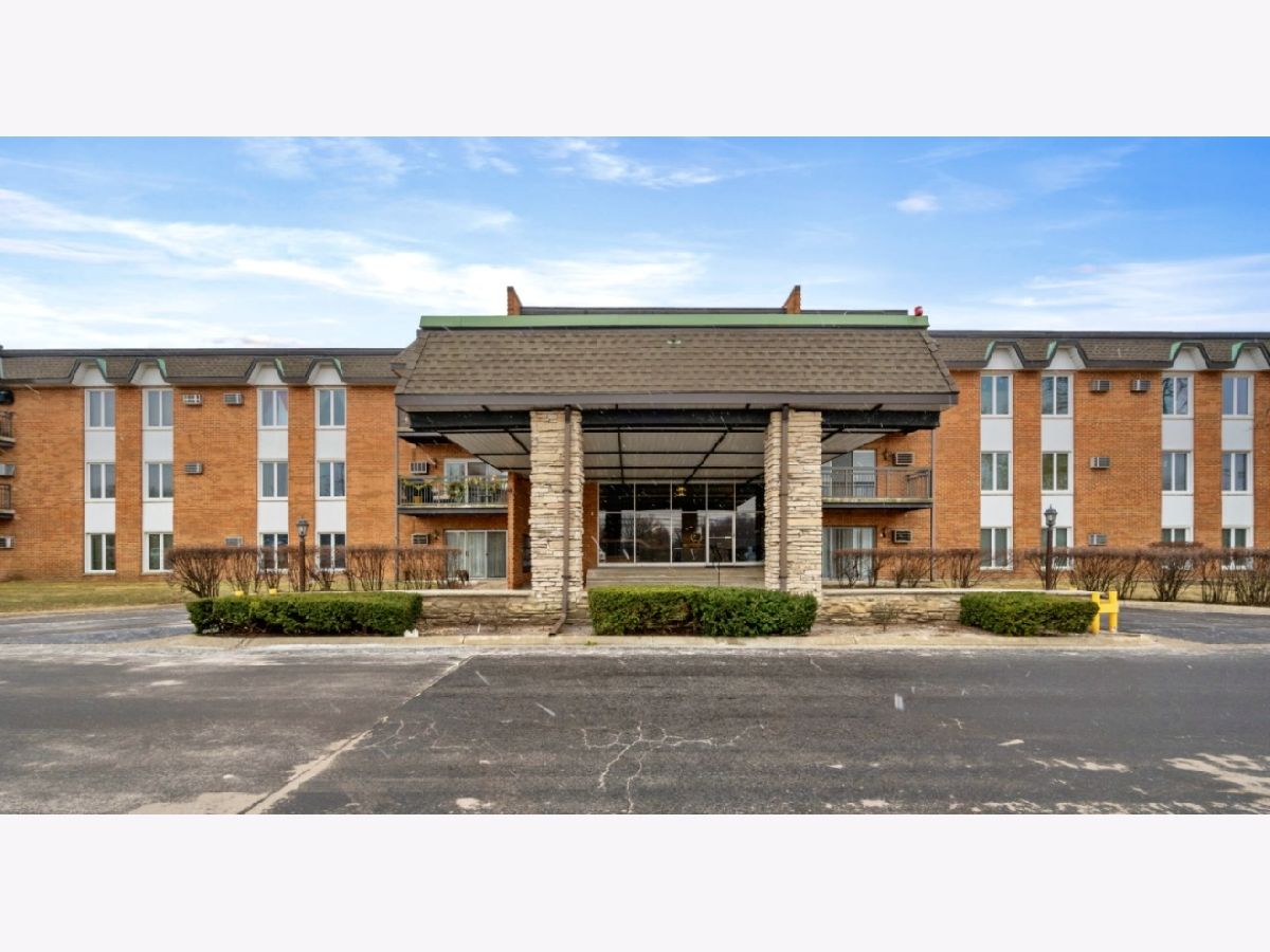Condominiums Sold Westbrook West Downers Grove Illinois, 4224 Saratoga
