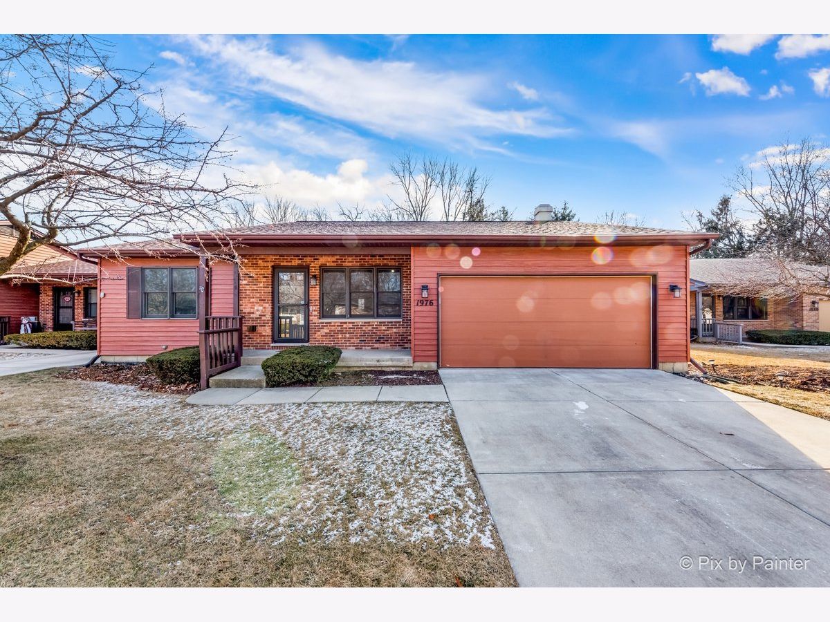 Condominiums & Homes Sold Sandy Creek Elgin Illinois, 1976 Sandy Creek