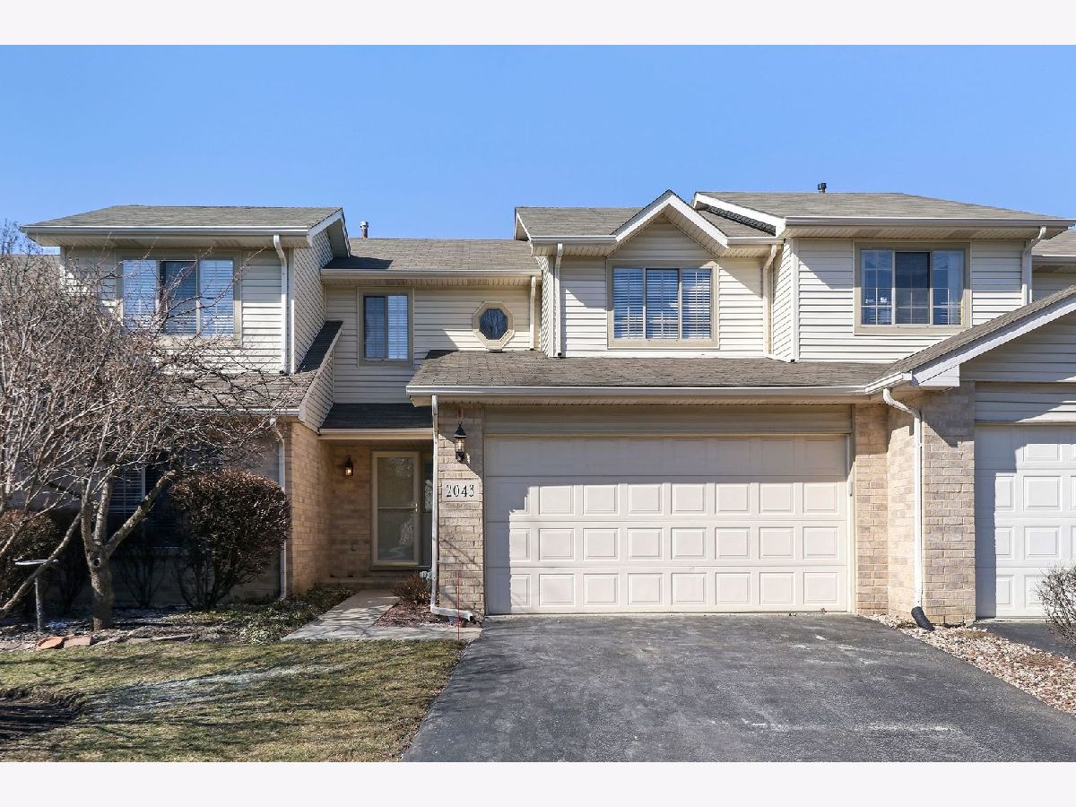 Townhomes & Homes Sold Burlington Woods Naperville Illinois, 2043 Yellow Daisy