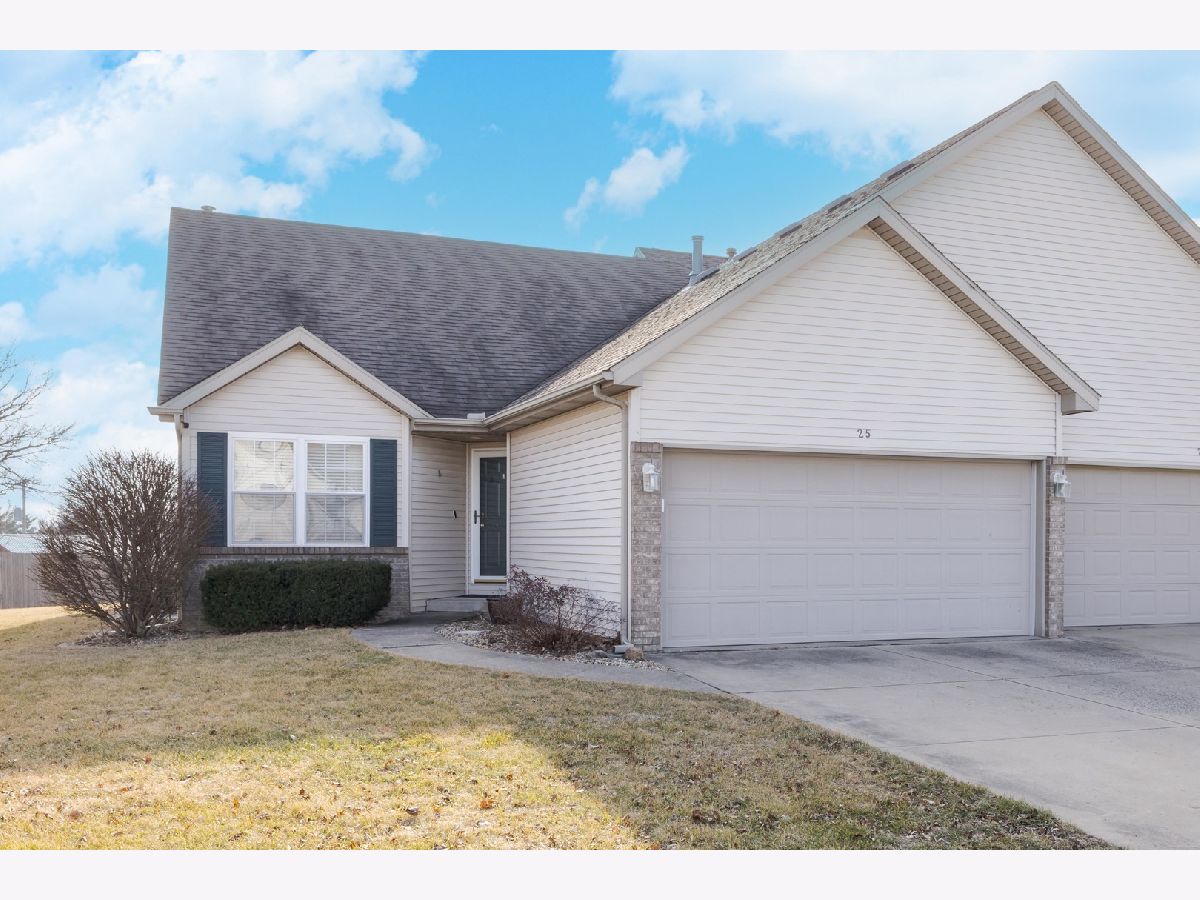 Homes & Condos & Townhomes Sold Waterford Estates Bloomington Illinois, 25 Ashling