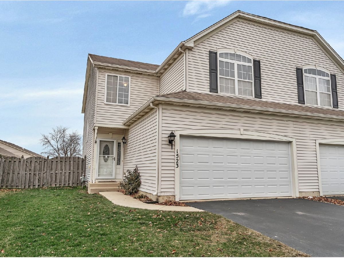 Townhomes Sold Pleasant Grove Lockport Illinois, 1523 Peachtree