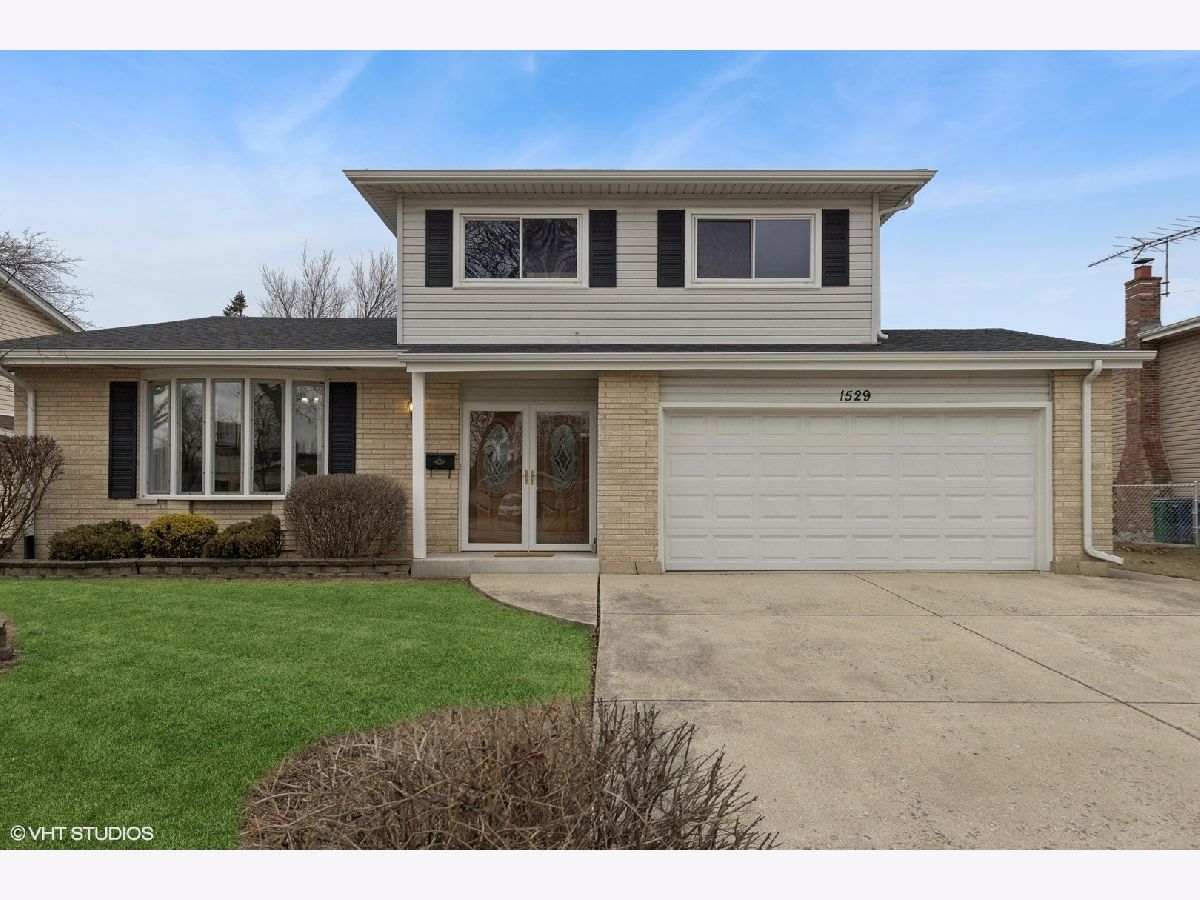 Homes & Condos & Townhomes Sold Manor Hill Lombard Illinois, 1529 Elizabeth