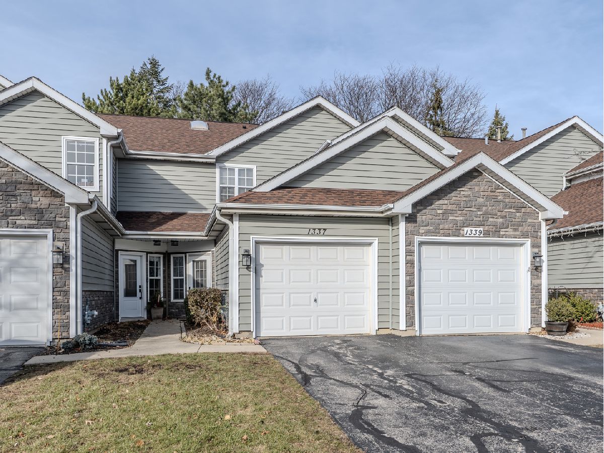 Townhomes & Condos Sold Wellington Court Schaumburg Illinois, 1337 Cranbrook