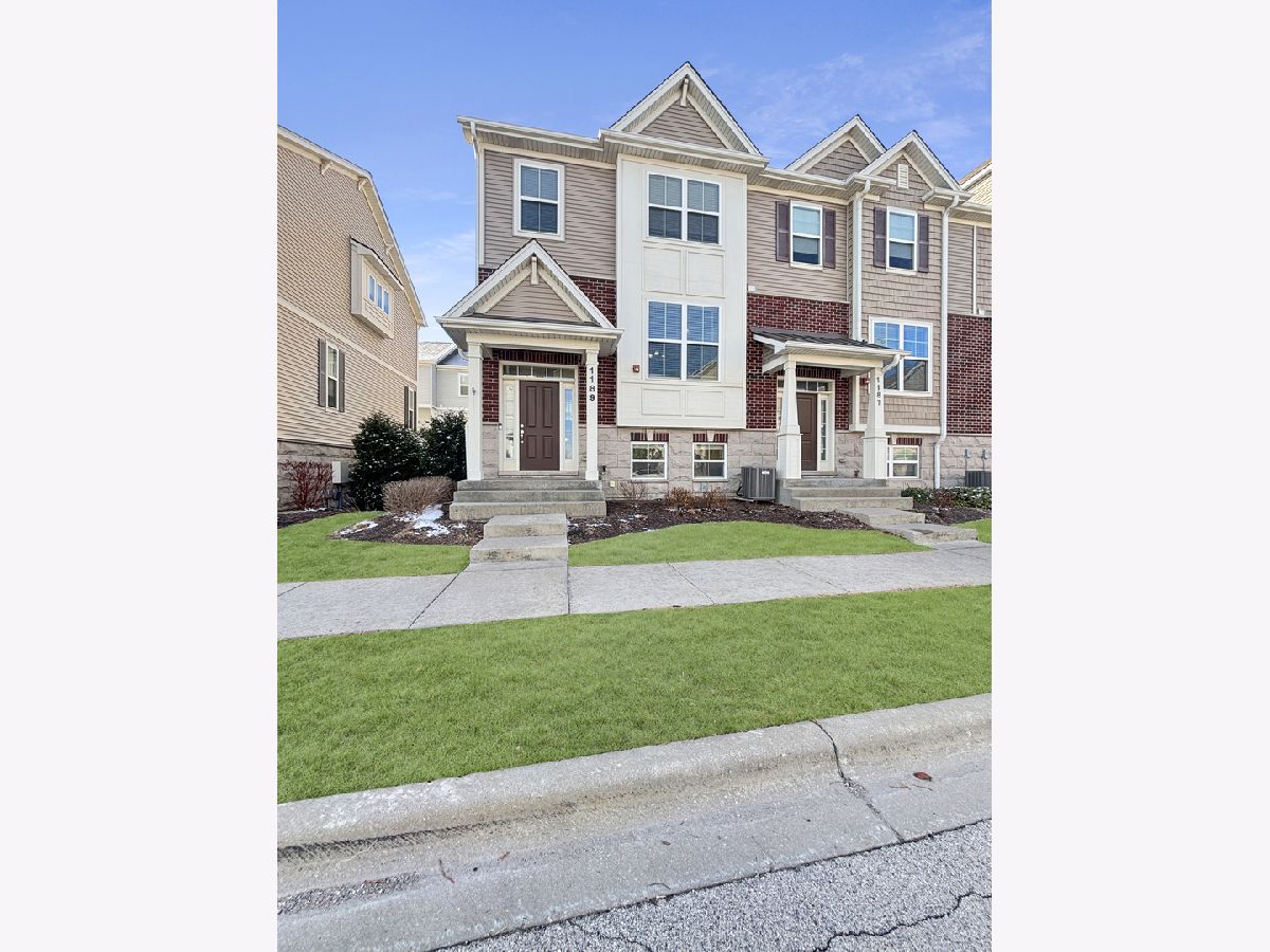 Condos & Townhomes Rented Colfax Crossing Des Plaines Illinois, 1189 Evergreen