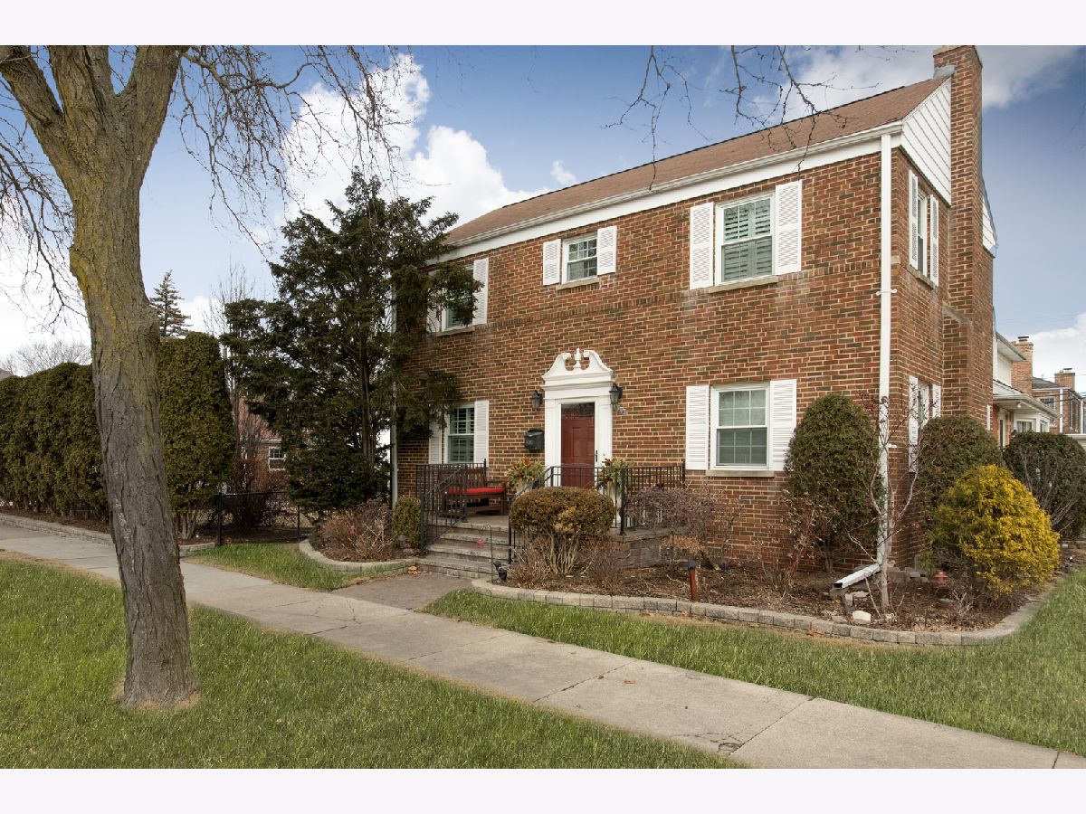 Homes & Condominiums Sold Edgebrook Chicago Illinois, 6083 Caldwell