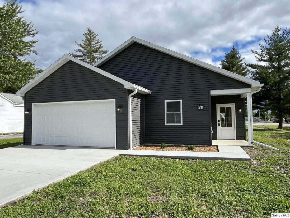  Sold Camp Point Illinois, 211 Prairie St.