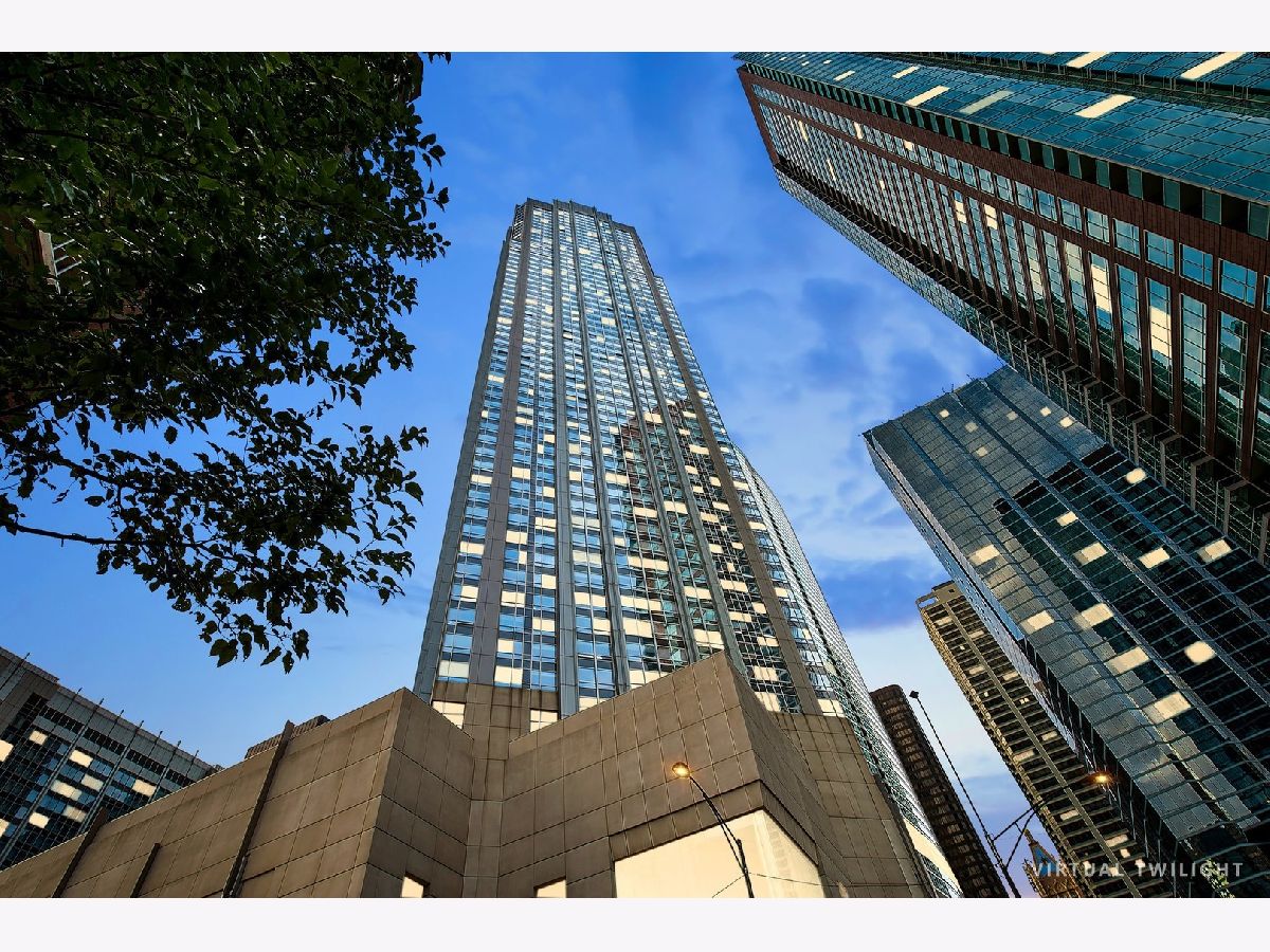 Condos & Townhomes Sold Residences At River East Chicago Illinois, 512 Mcclurg