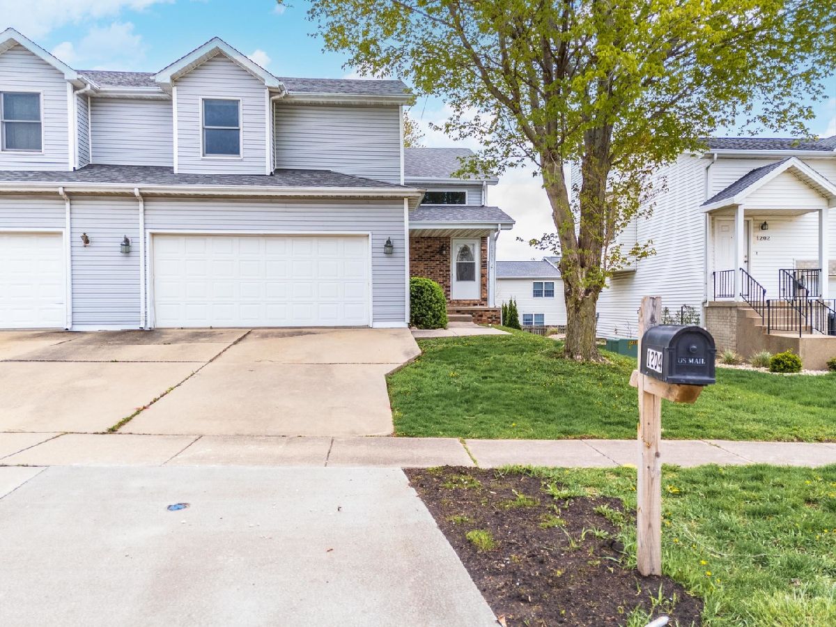 Condos & Townhomes For Sale Beacon Hill Normal Illinois, 1204 Henry Street