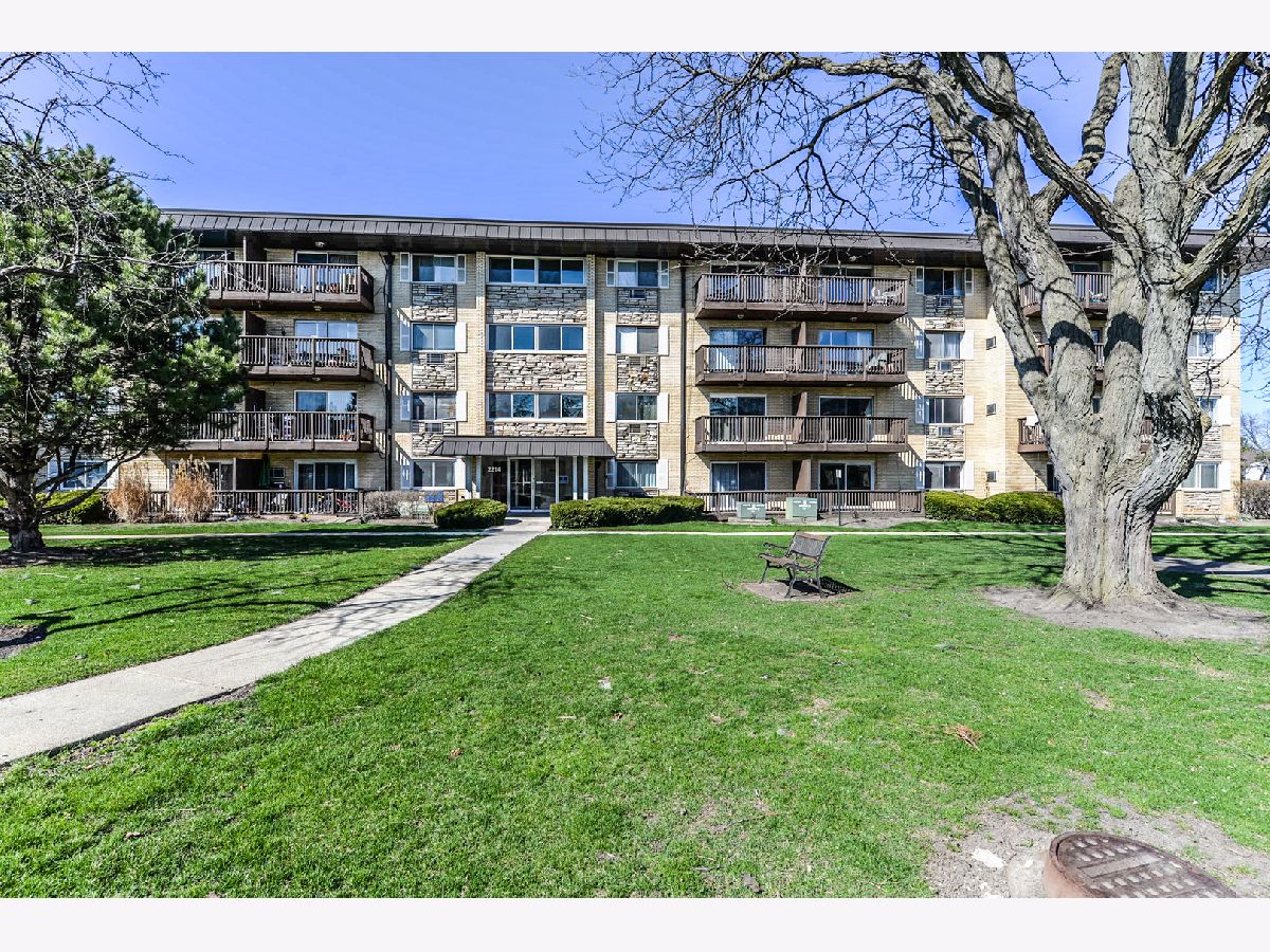 Condominiums & Homes Rented Evergreen Court Arlington Heights Illinois, 2214 Goebbert