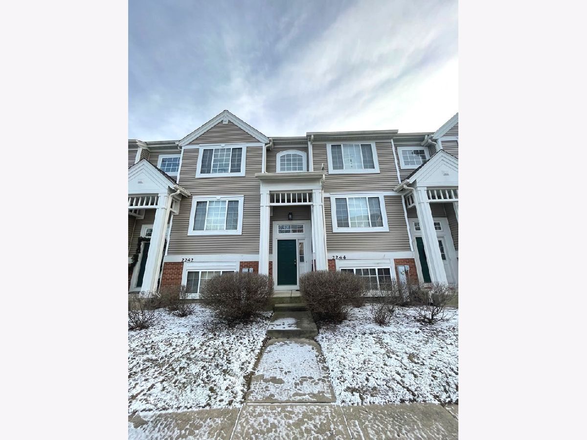 Townhomes & Condos Rented Ogden Pointe Aurora Illinois, 2244 Daybreak