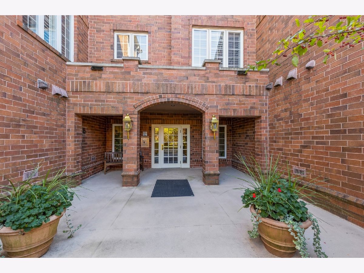 Homes & Condominiums Sold Regent Wood Northfield Illinois, 122 Regent Wood