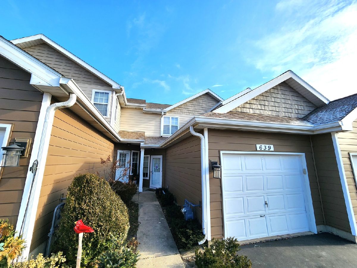 Townhomes Sold Woodhaven Mundelein Illinois, 639 Woodhaven