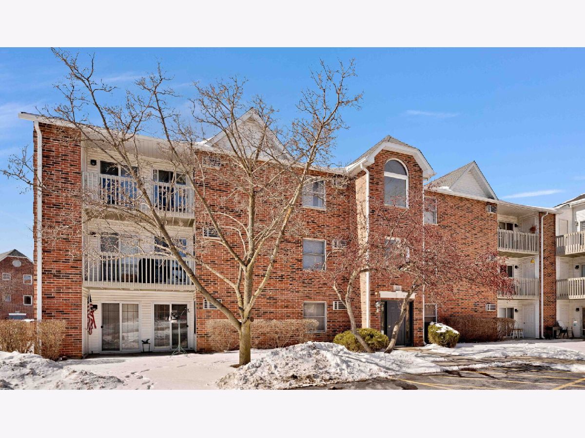 Condominiums Rented Prairie Point Lake In The Hills Illinois, 1351 Cunat