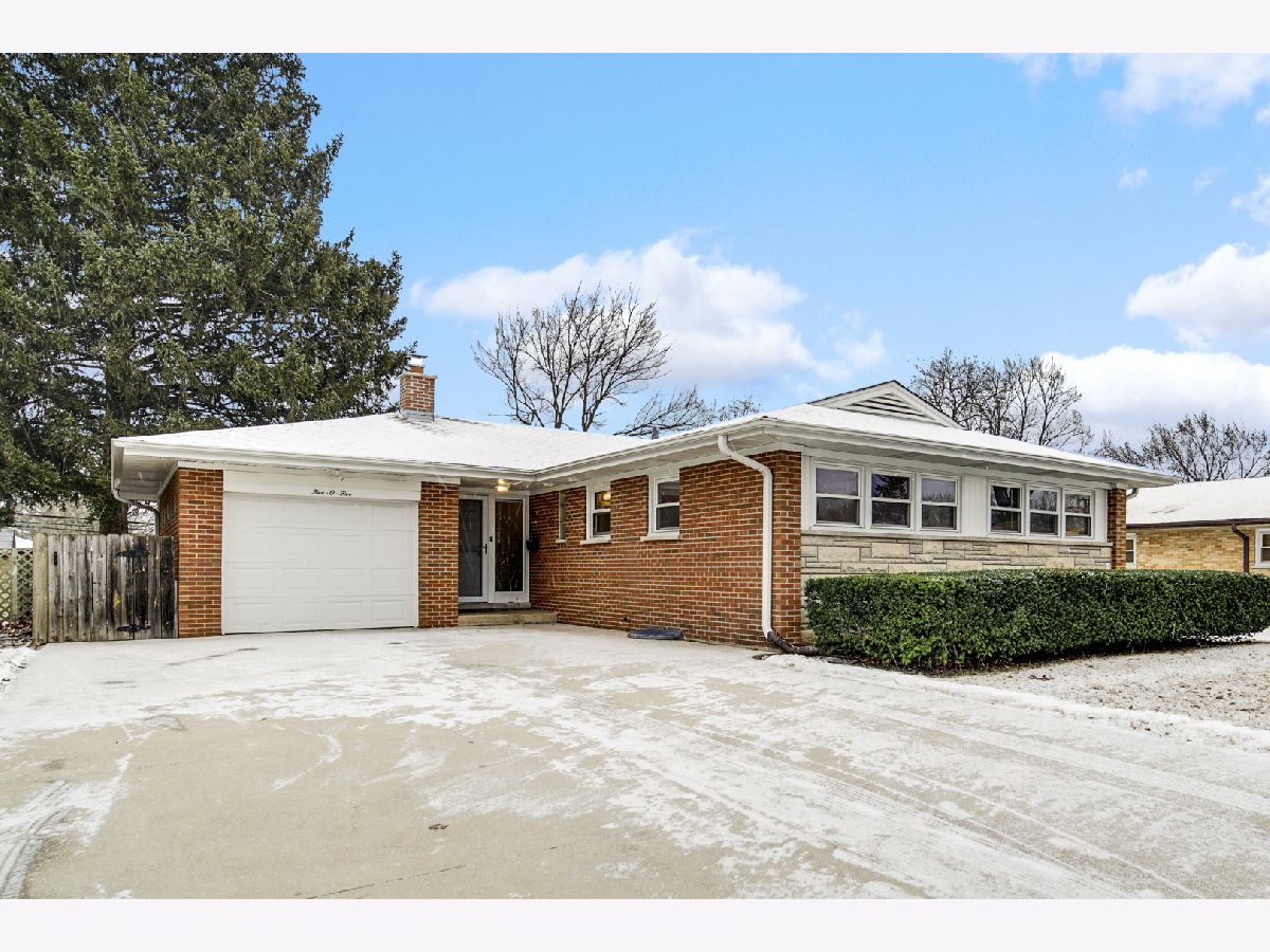 Homes & Townhomes & Condos Sold Lions Park Mount Prospect Illinois, 505 Louis