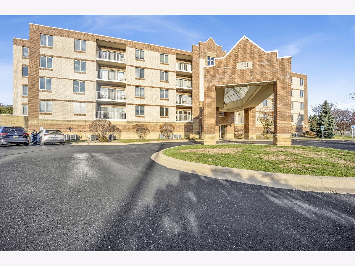 Condominiums Sold Essex Place Elmhurst Illinois, 201 Brush Hill