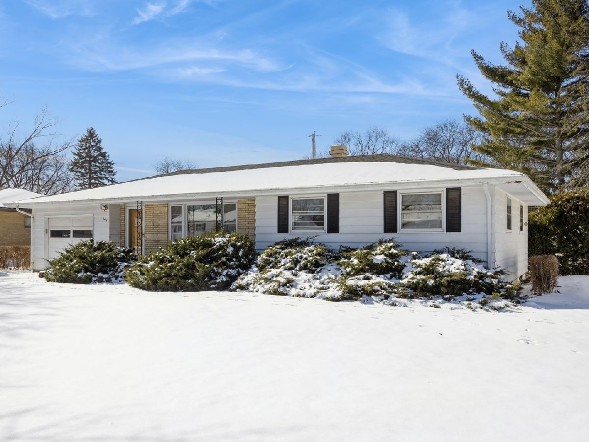 Homes & Condos & Townhomes Sold Eagle Heights Elgin Illinois, 946 Diane