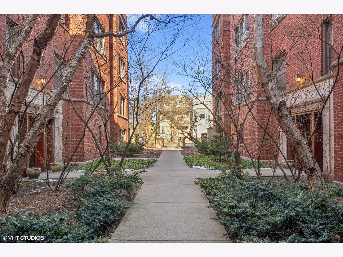Condominiums Sold Aldine Court Chicago Illinois, 1323 Addison