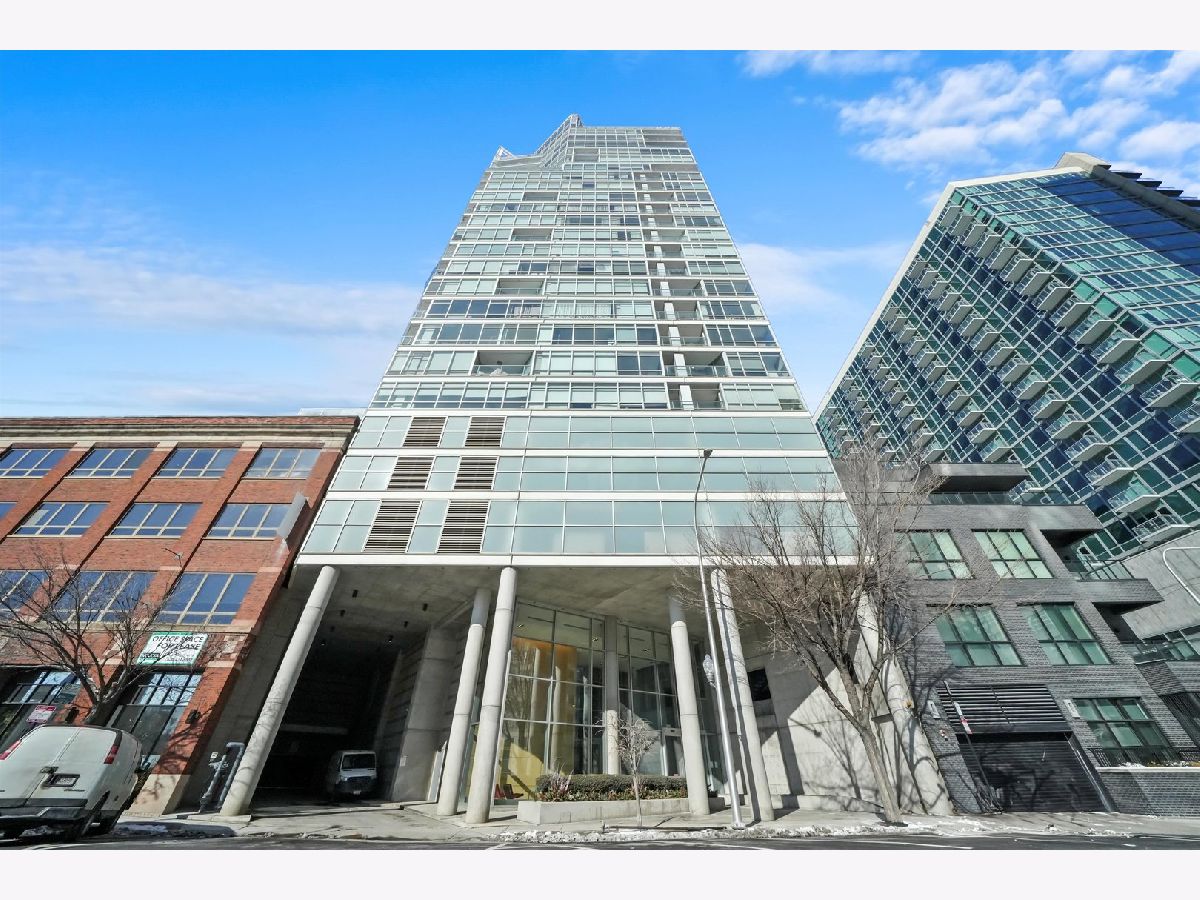 Condominiums Rented Erie On The Park Chicago Illinois, 510 Erie