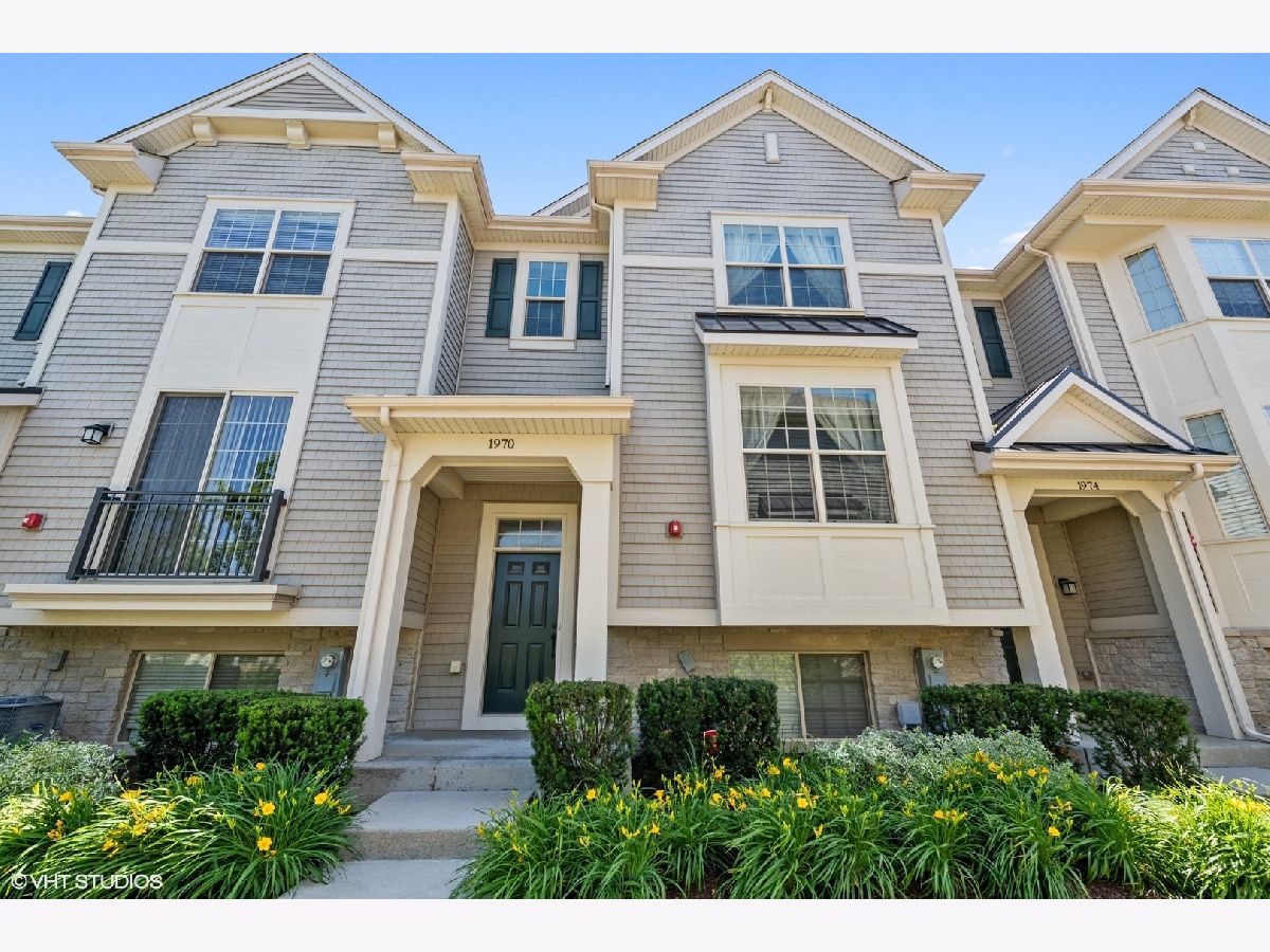 Townhomes & Homes Sold Westgate At The Glen Glenview Illinois, 1970 Dauntless