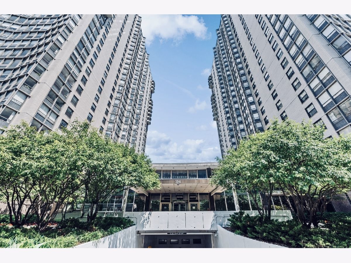 Condominiums Sold Hollywood Towers Chicago Illinois, 5701 Sheridan