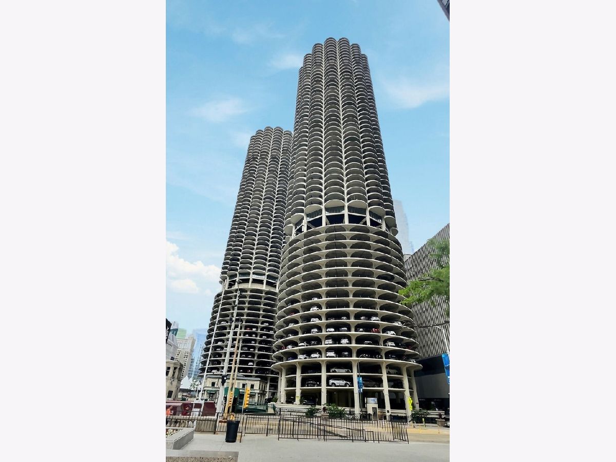 Condominiums Rented Marina Towers Chicago Illinois, 300 State