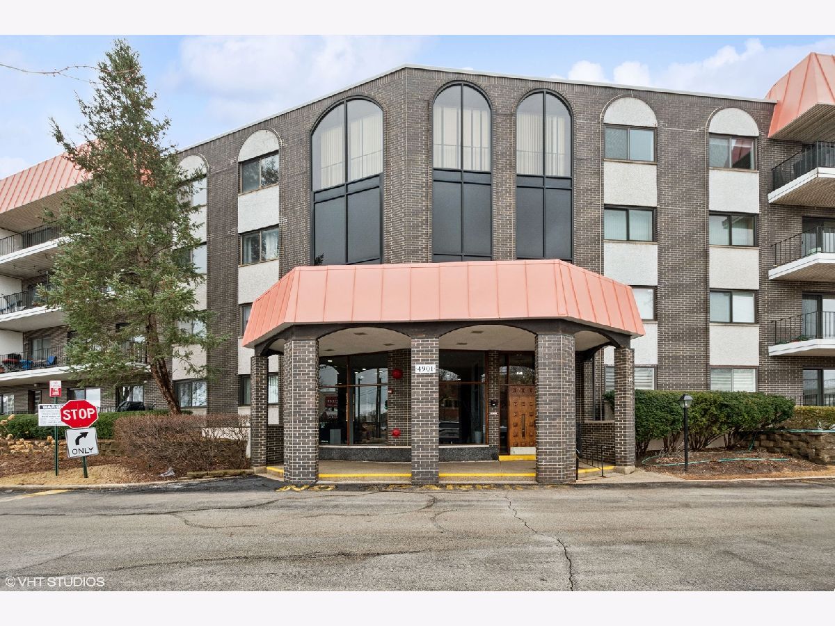 Condominiums & Homes Sold Barcelona Skokie Illinois, 4901 Golf