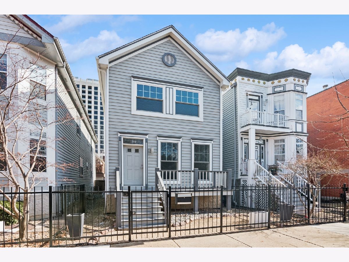 Townhomes & Condos & Homes Sold Dearborn Park Ii Chicago Illinois, 1249 Plymouth