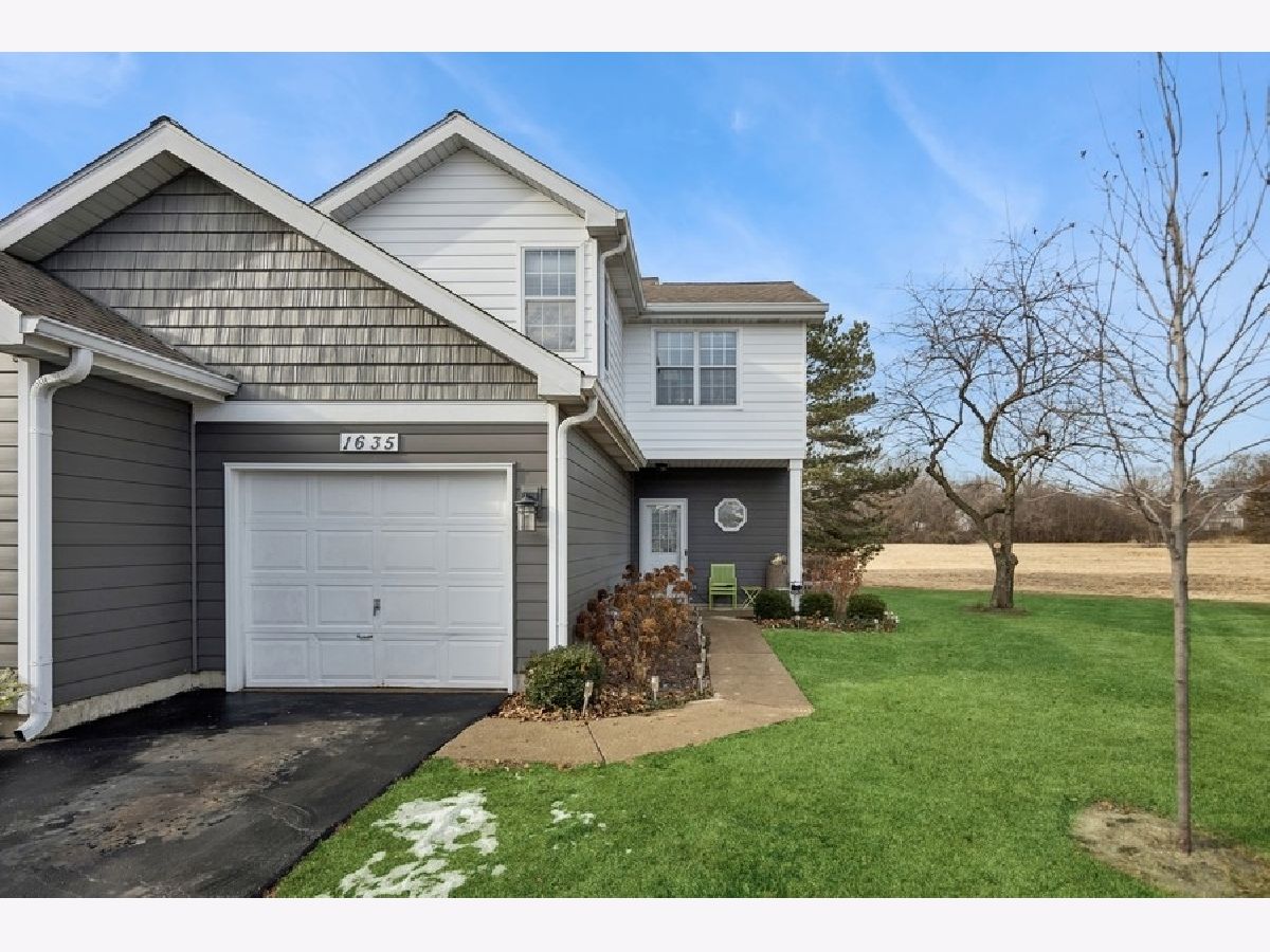 Townhomes Sold Woodhaven Mundelein Illinois, 1635 Woodhaven