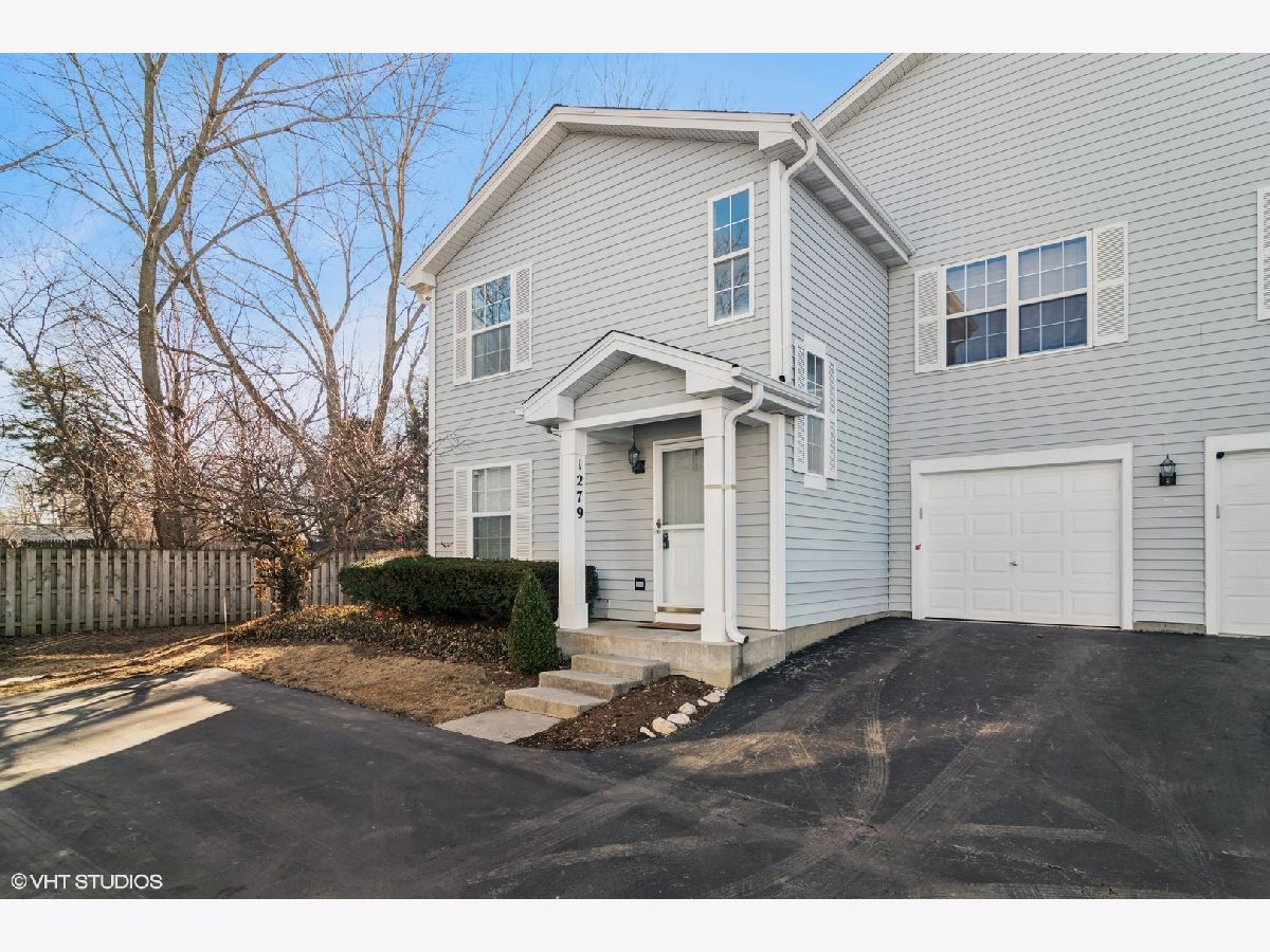 Townhomes & Condos & Homes Sold Lakewood Village Mundelein Illinois, 1279 Orleans