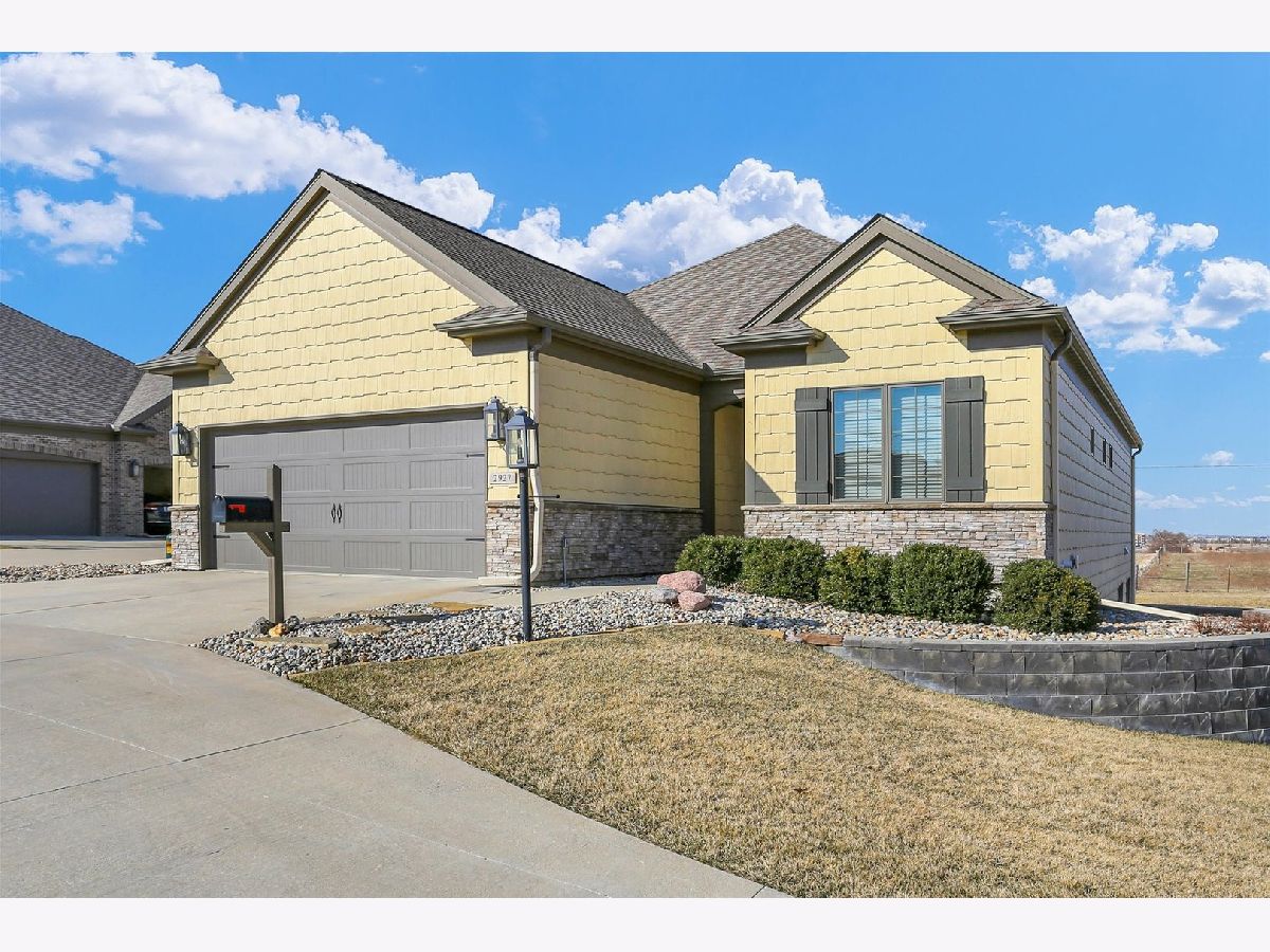 Homes & Condominiums Sold Greystone Champaign Illinois, 2927 Greystone