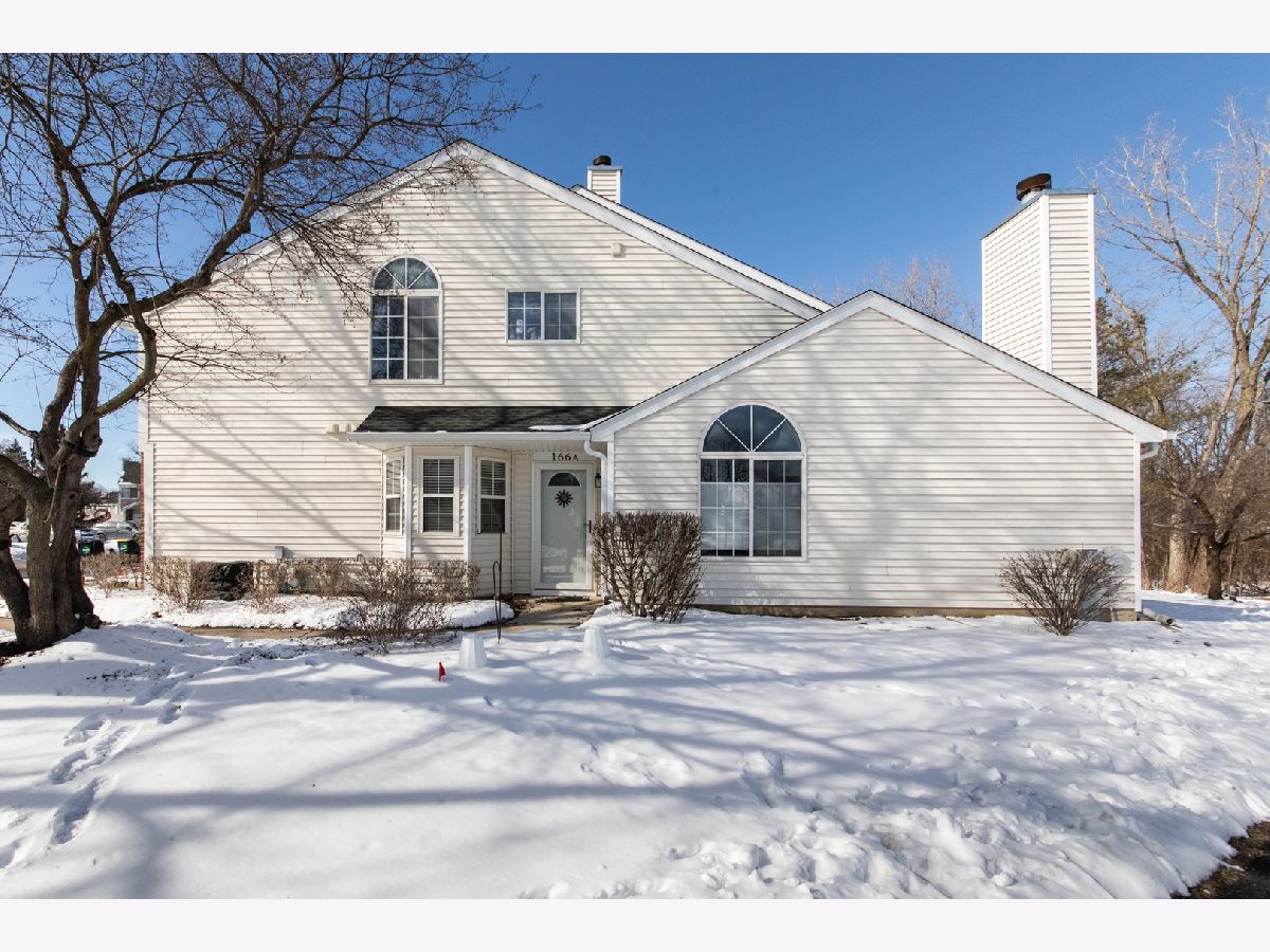 Townhomes & Condos Sold Sussex Square Streamwood Illinois, 166 Brittany