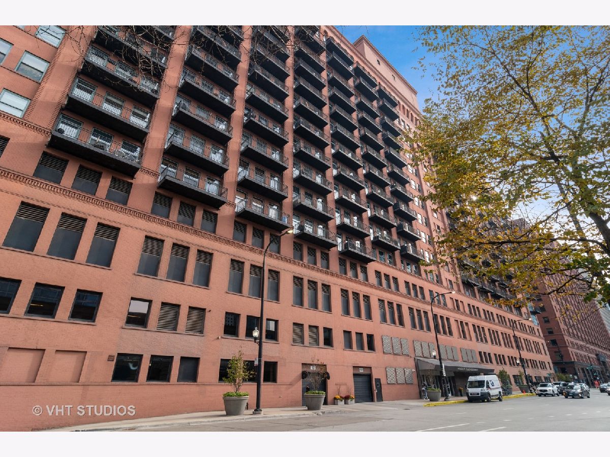 Condominiums Rented Randolph Place Chicago Illinois, 165 Canal