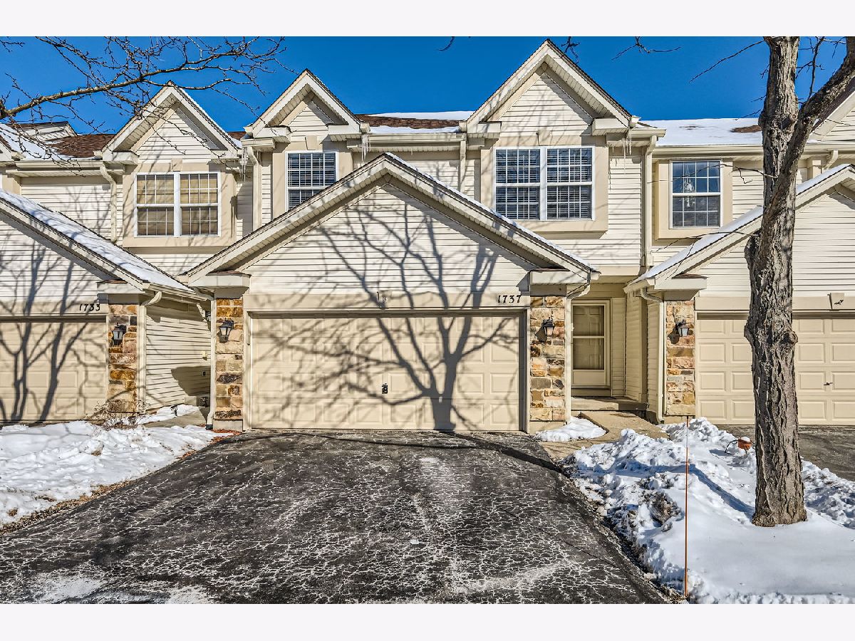 Townhomes Sold Maplewood Court Grayslake Illinois, 1737 Maplewood
