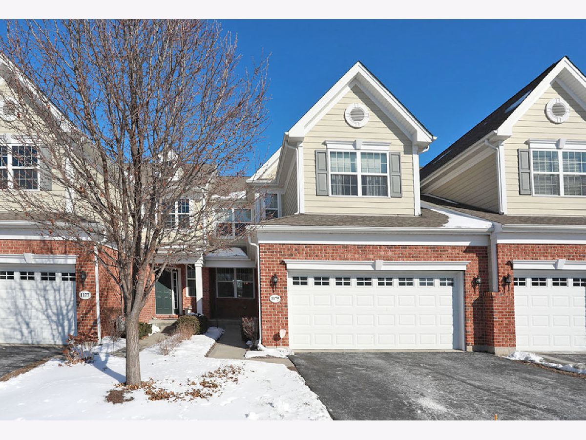  Rented Elgin Illinois, 1175 Falcon Ridge