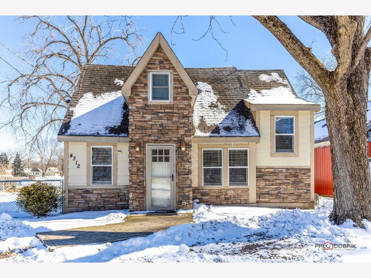 Homes Sold Bayview Beach Crystal Lake Illinois, 4312 Riverside