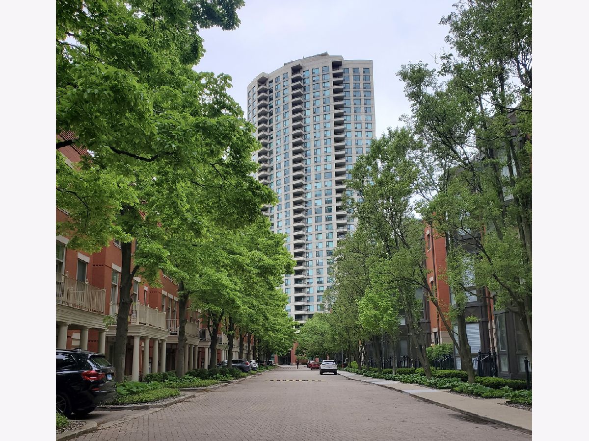 Townhomes & Condos Rented Kinzie Park Chicago Illinois, 501 Clinton