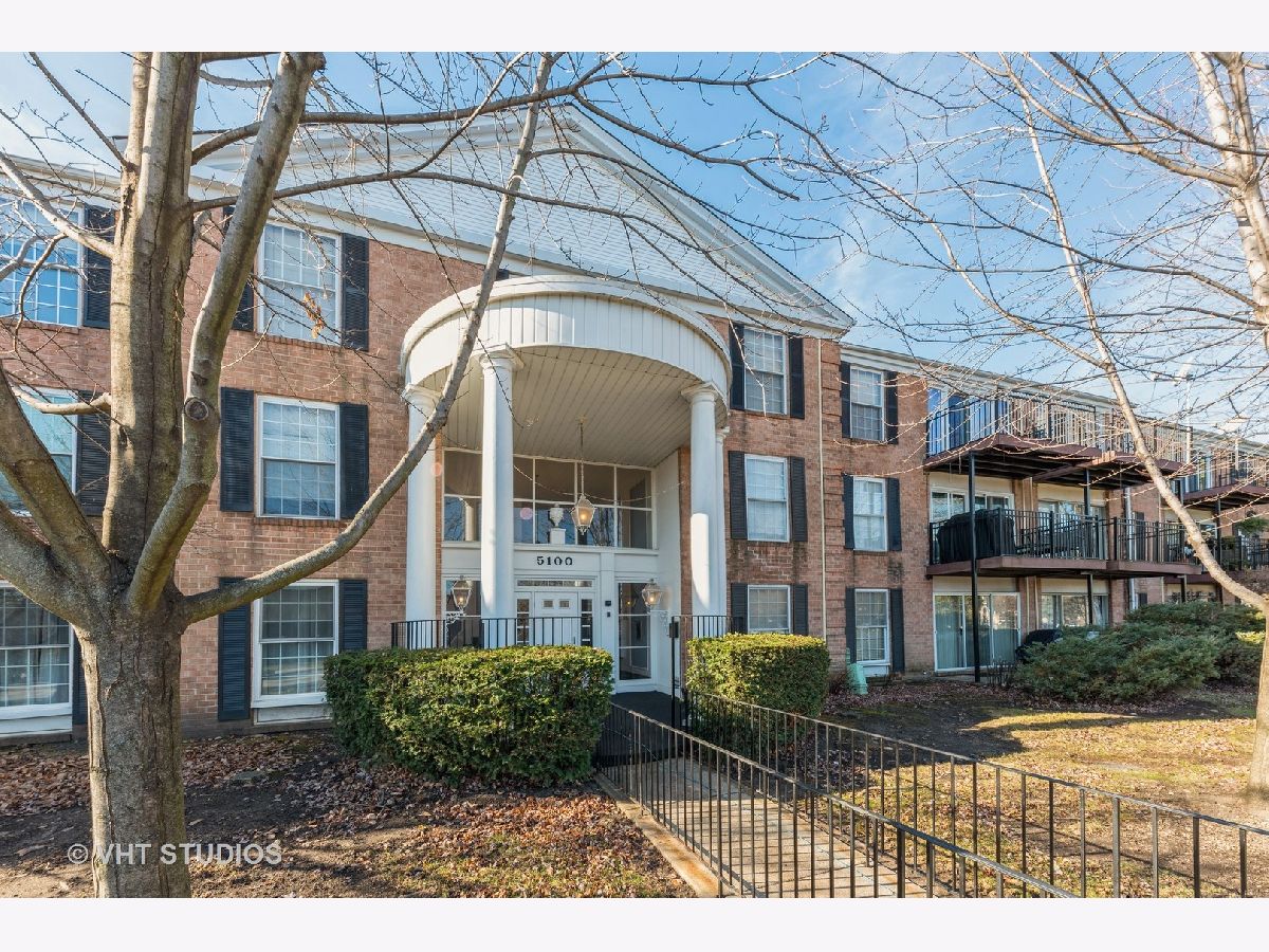 Condominiums Sold Carriage Way Rolling Meadows Illinois, 5100 Carriageway