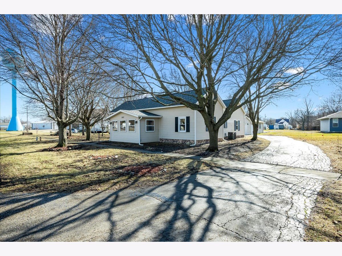  Sold Mansfield Illinois, 207 State
