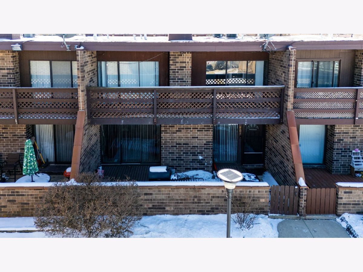 Condos & Townhomes Sold Kennington Square Elgin Illinois, 902 Kenneth