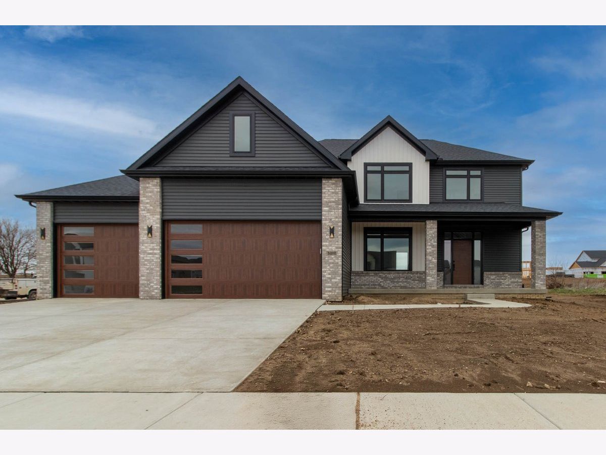 Homes & Condos & Townhomes Sold Grove On Kickapoo Creek Bloomington Illinois, 5202 Finlen