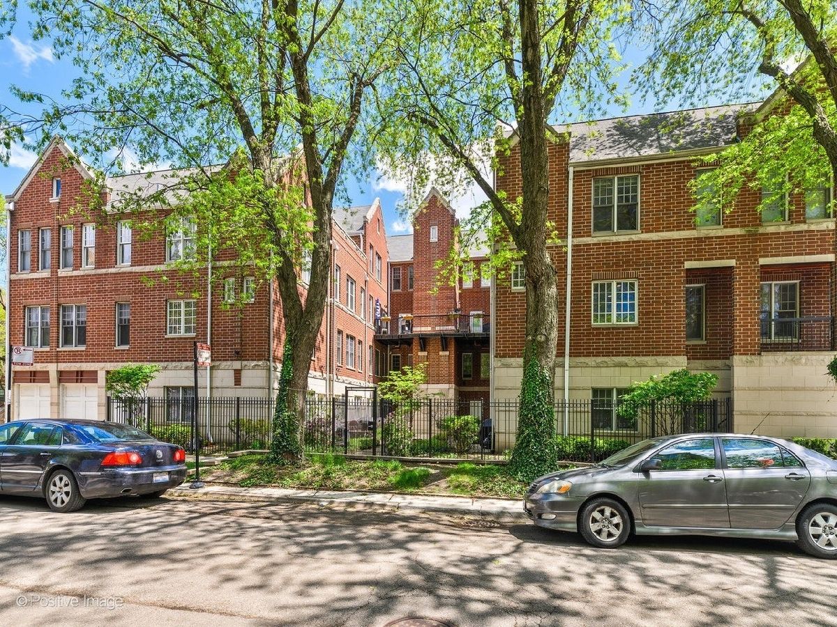 Townhomes Sold Hermitage Court Condos Chicago Illinois, 3951 Hermitage