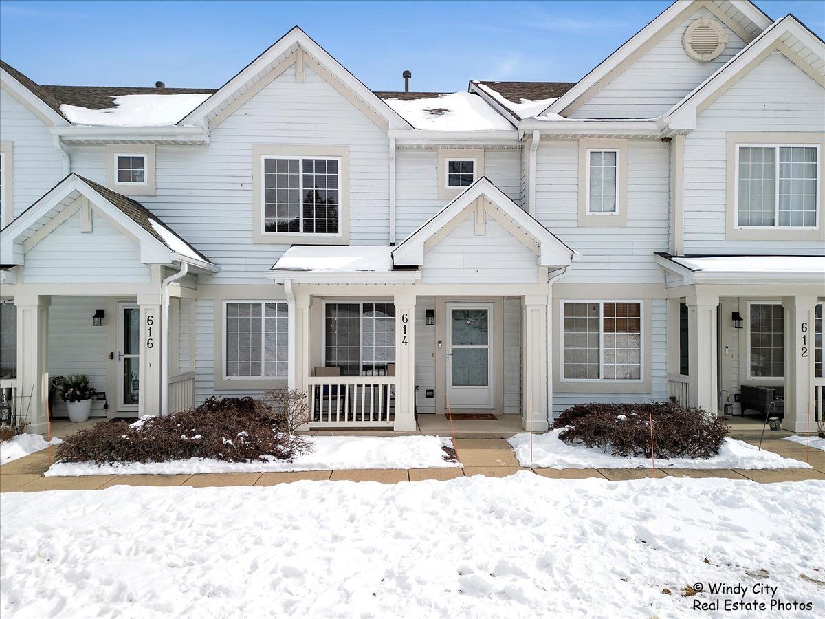 Townhomes & Condos & Homes Sold Holiday Park Fox Lake Illinois, 614 Key Largo
