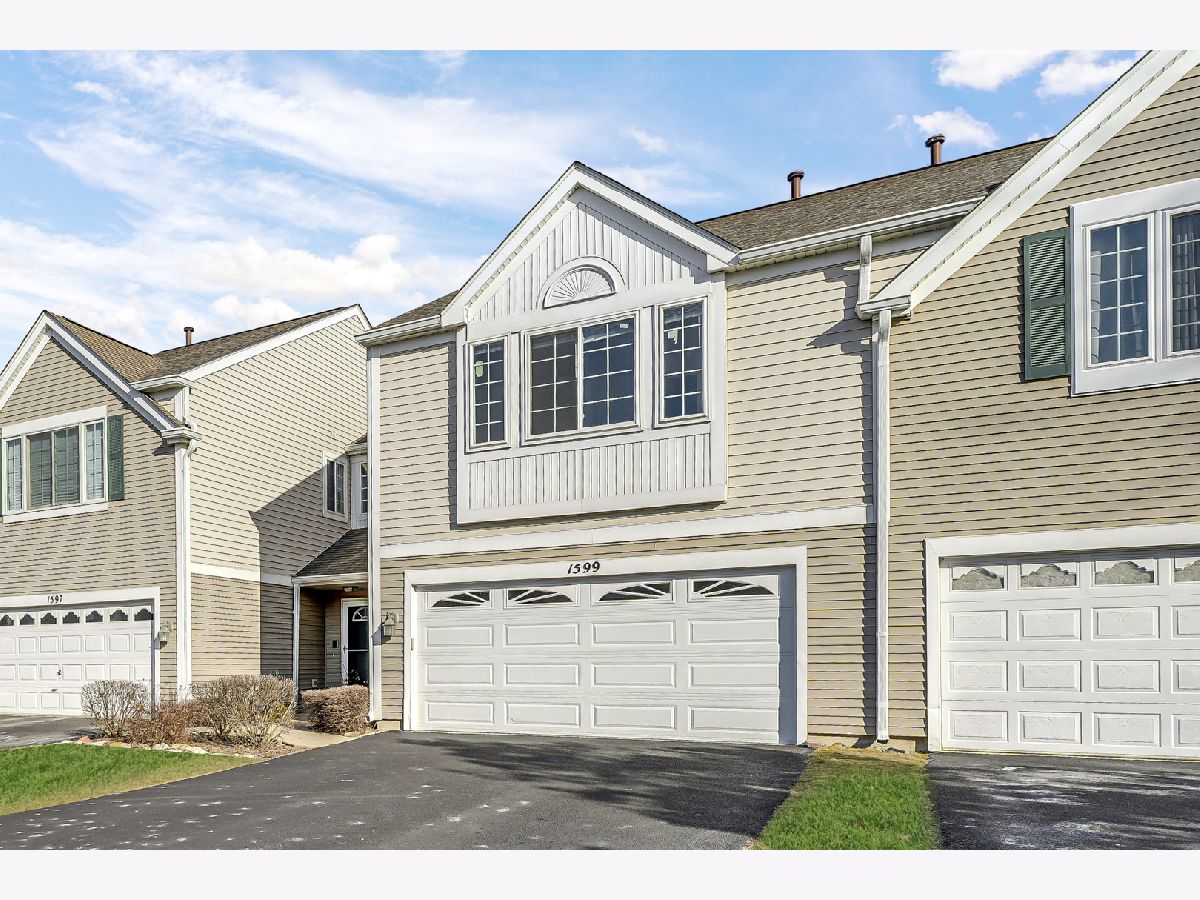 Townhomes & Condos & Homes Sold Amber Grove Bartlett Illinois, 1599 Spaulding