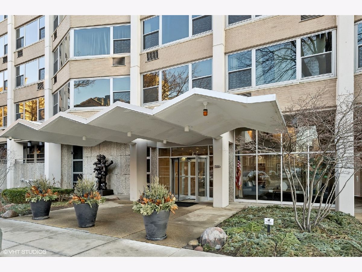 Condominiums Sold 555 Cornelia Condos Chicago Illinois, 555 Cornelia