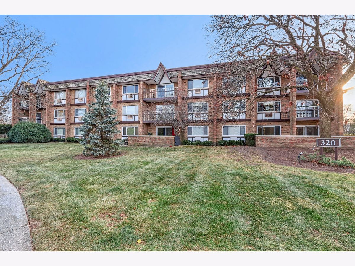 Condominiums Sold Claymoor Hinsdale Illinois, 320 Claymoor