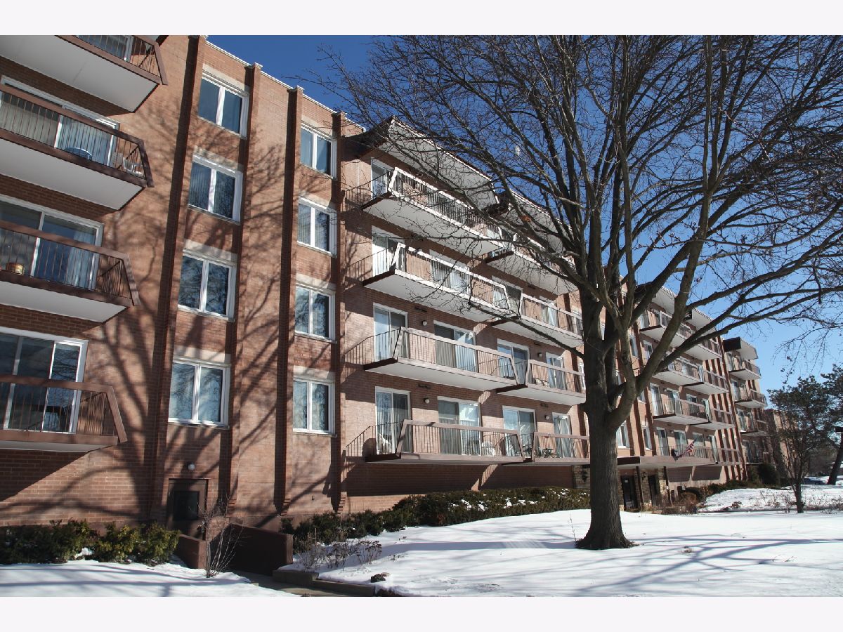 Condominiums Sold Washington Courte Niles Illinois, 8000 Foster